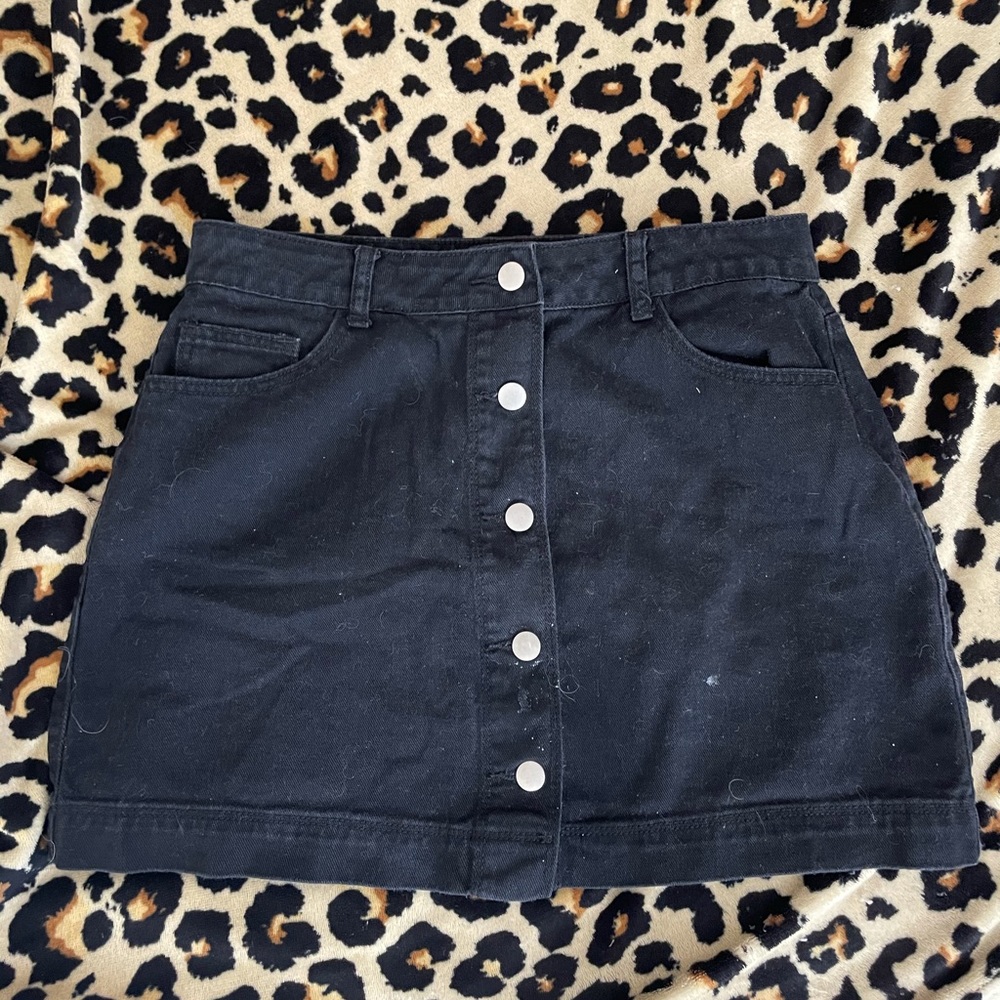 Black Skirt!